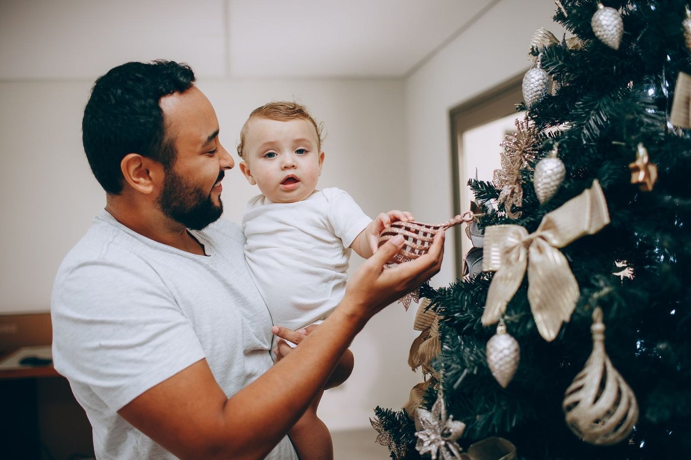 Top 10 Christmas Gifts for First-Time Dads