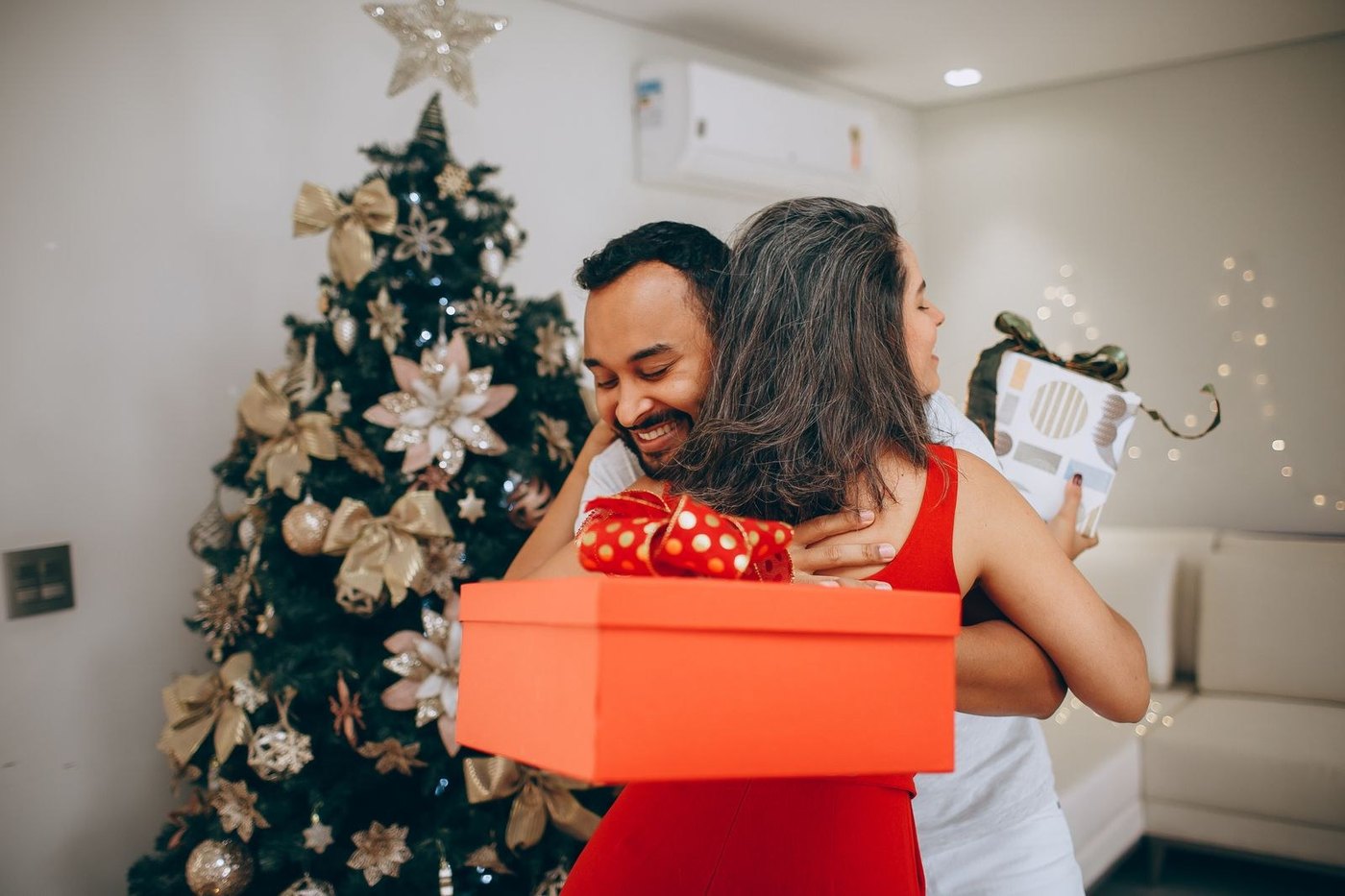 Top 10 Christmas Gifts for Girlfriends