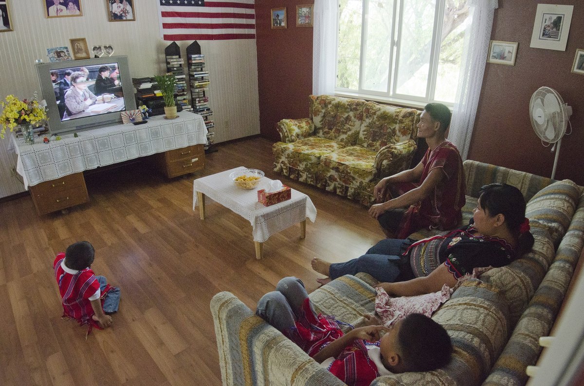 How to Throw the Perfect Christmas Movie Night — key points card