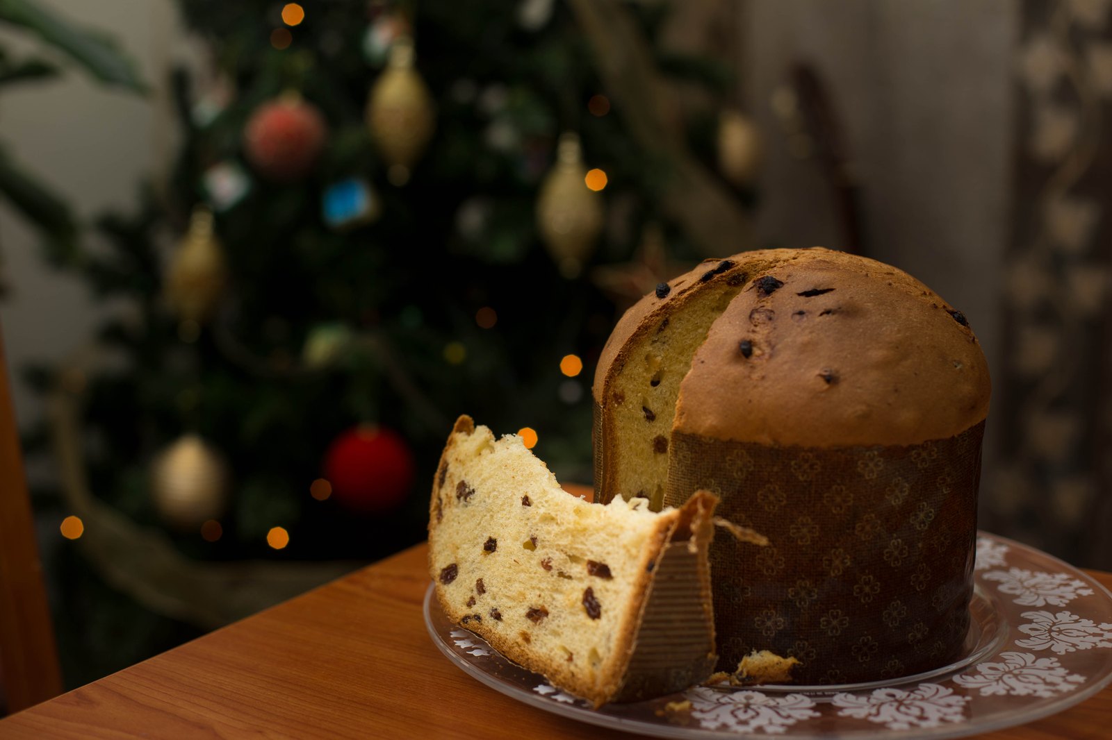 Classic Christmas Desserts, Ranked by a Person Who Has Eaten Them All — designed cover card