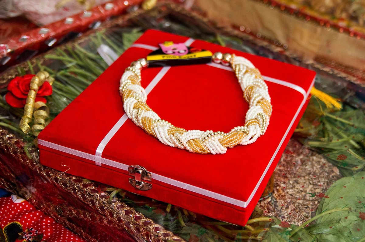 Luxury Christmas Gifts Worth the Splurge — key points card