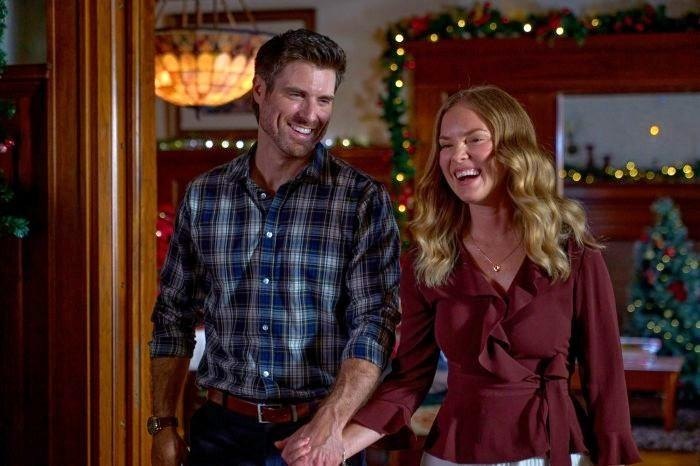 Christmas Wrapped in Love — official movie poster